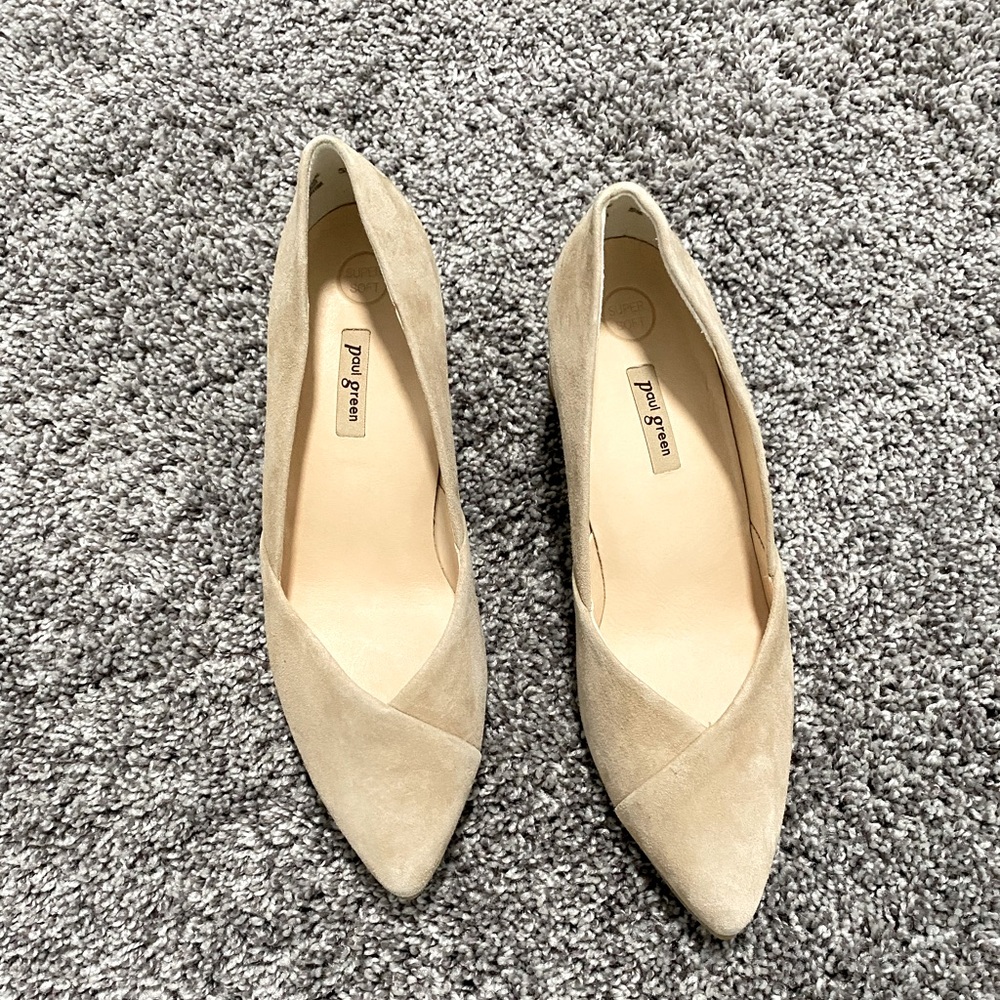 Paul Green Rendi Pointed Toe Pump in Champagne Suede Size 8 US (5.5 UK)